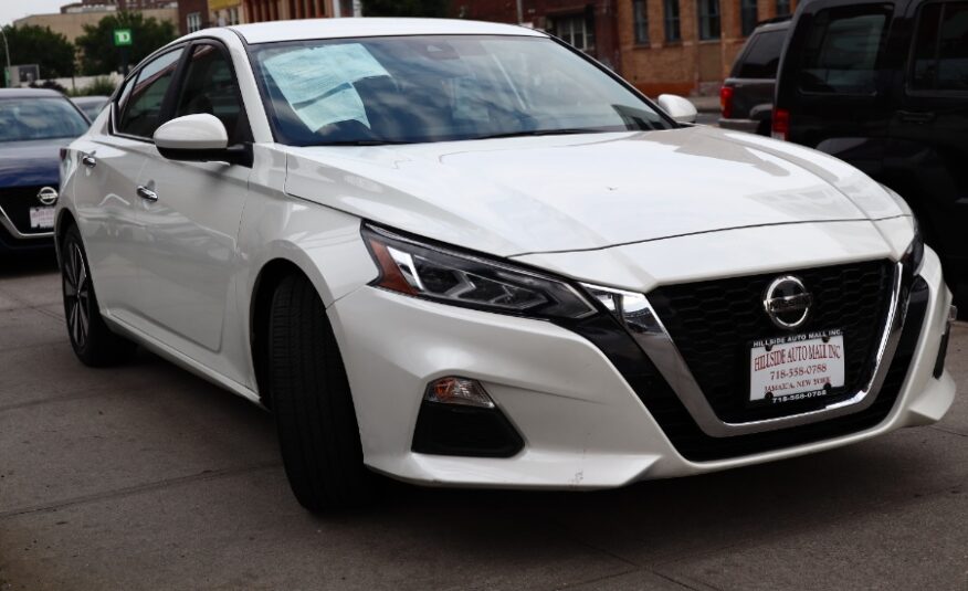 2022 Nissan Altima 2.5 SV Sedan